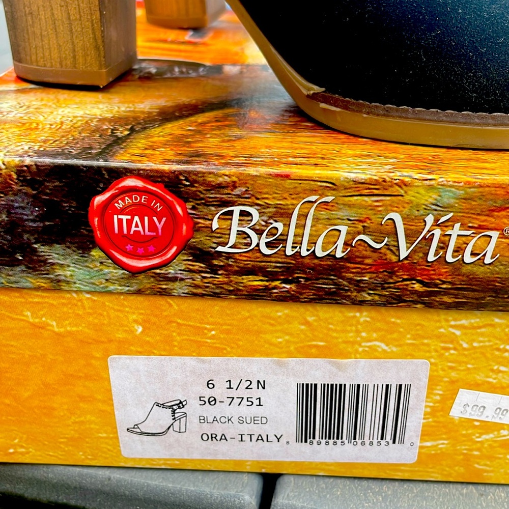 Bella Vita black suede sandals. Size 6 1/2N gently used